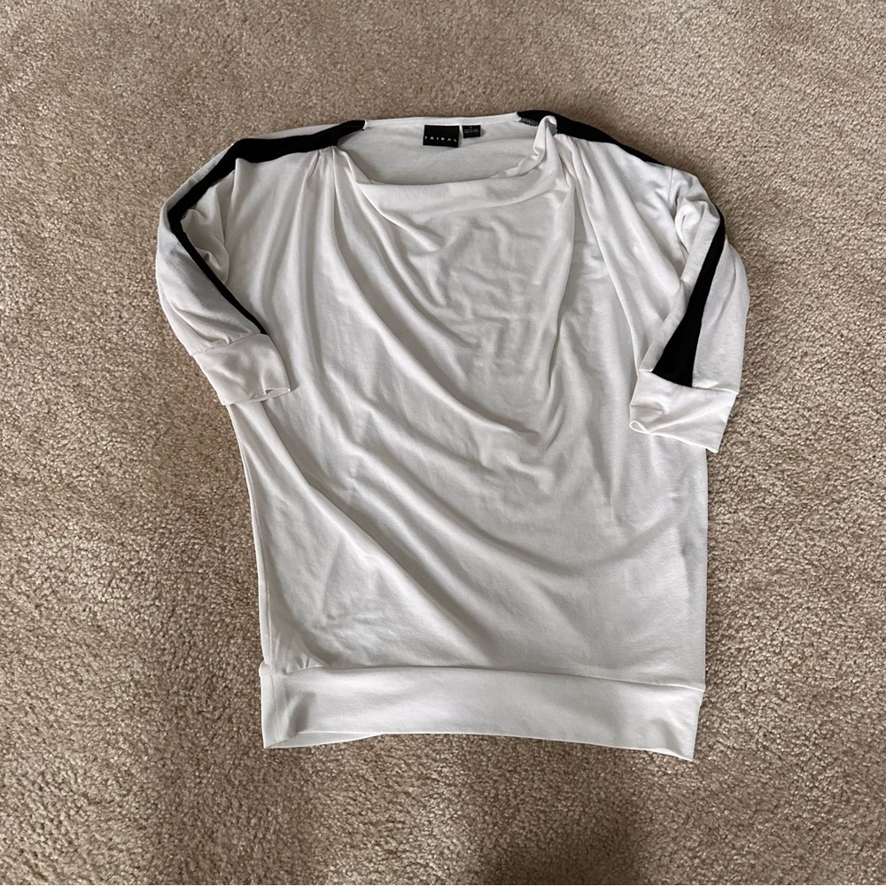 EUC Women’s Black And White Tribal Top!